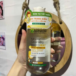 Nước tẩy trang GARNIER màu vàng